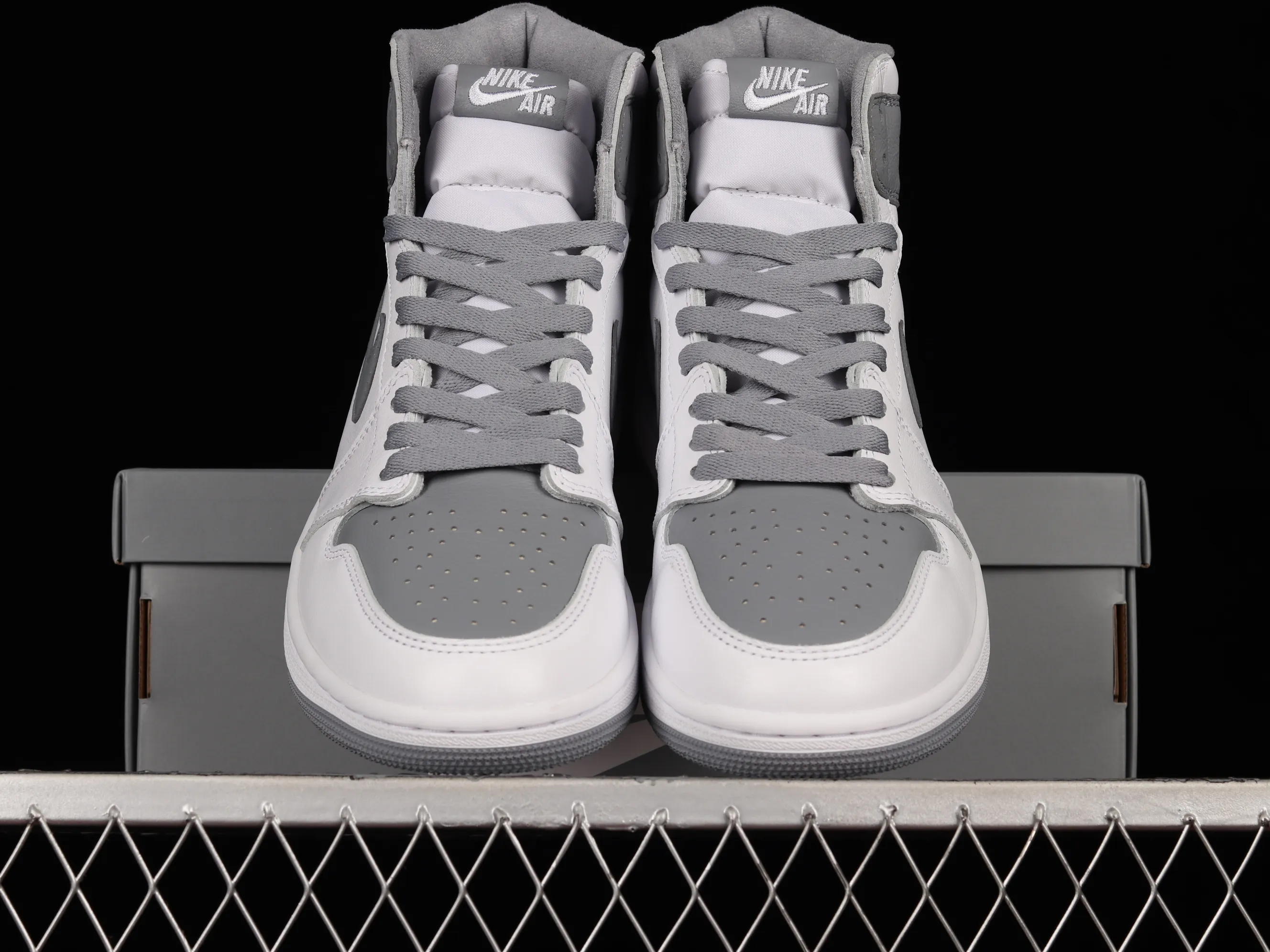 All categories Air Jordan Jordan series basketball shoes Air Jordan 1 High foreign trade version Air Jordan 1 High OG "Stealth" AJ1 Joe 1 white gray 555088-037